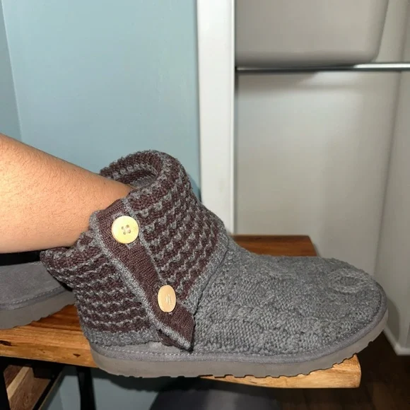 UGG Classic Cardy Gray Cable Knit Button Boots – Size 11 - Picture 3 of 5